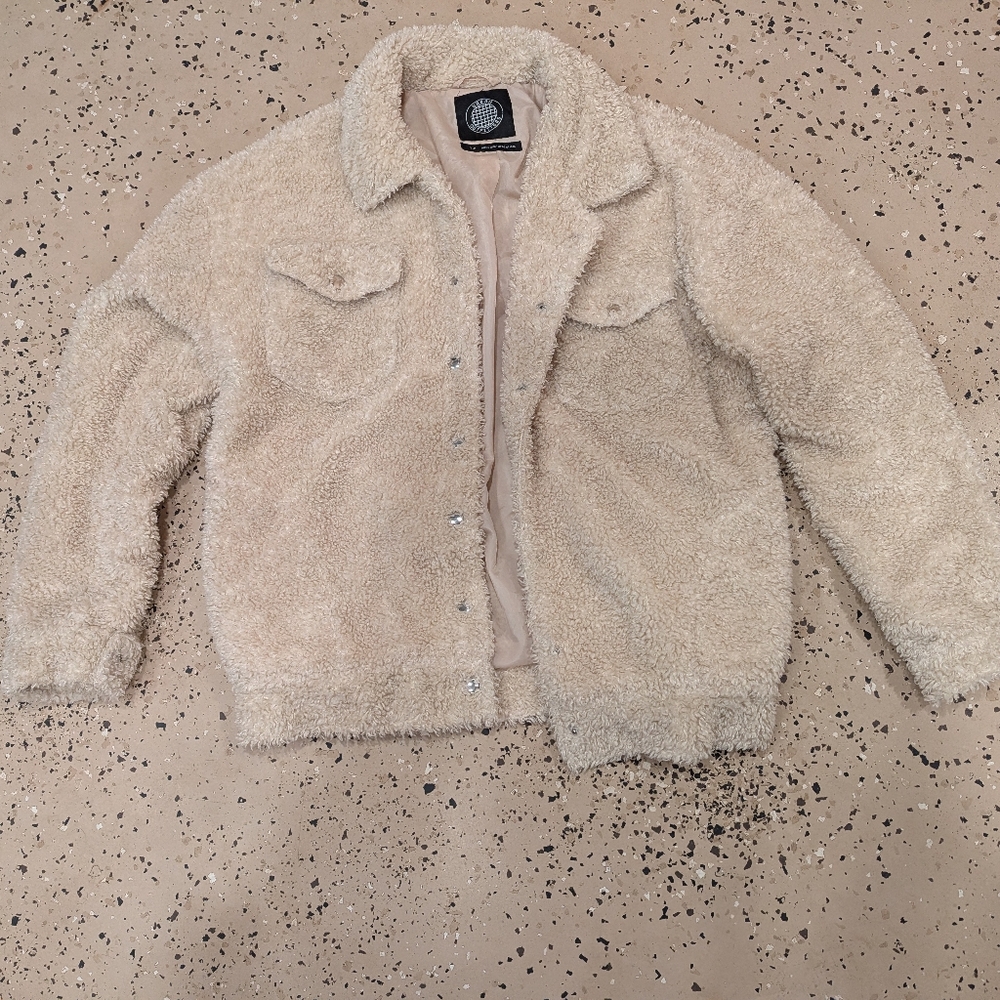 Urban Outfitters Cream Sherpa Snap Closrue Jacket Soze Small